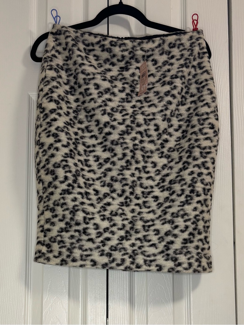 Ann Taylor Wool Snow Leopard Pencil Skirt / Size 6P / NWT